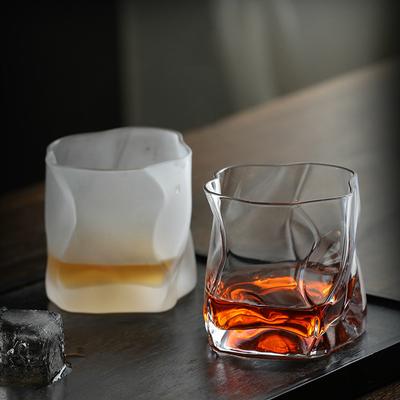 Unregelmäßiger Whiskey-Kristallbecher Japanisches Kunstglaswaren Weinprobegläser Zerknitterter Whisky-Tumbler Rock Cognac-Snifter Bierkrug