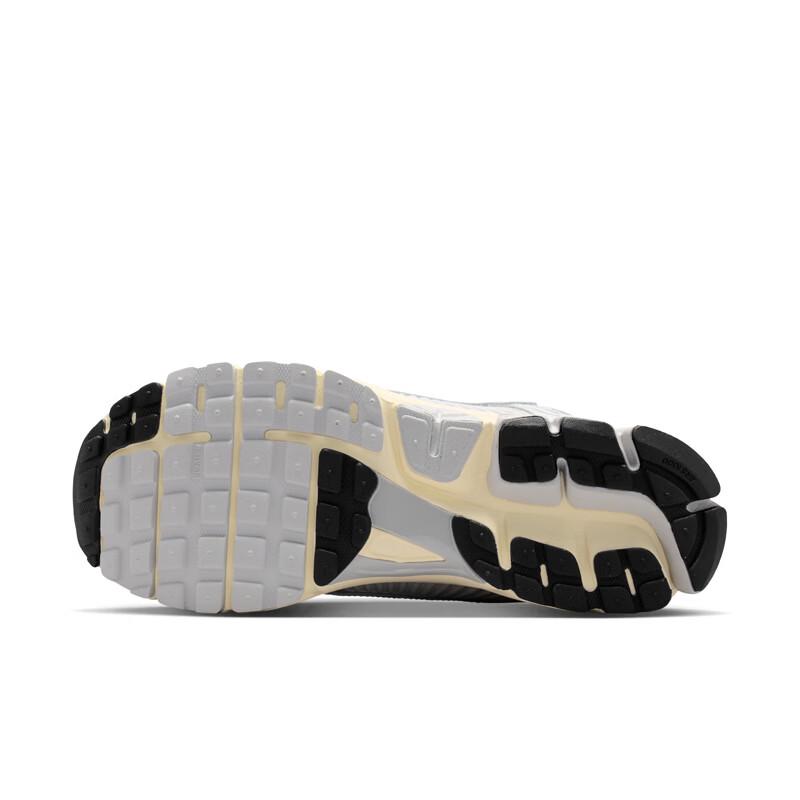 Nike Zoom Vomero 5 Men's Running Shoes