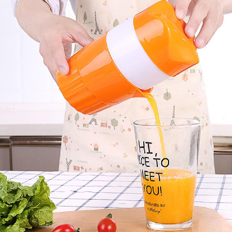 Multifunctional Manual Juicer for Lemons and Oranges - Compact Kitchen Fruit Juicing Cup