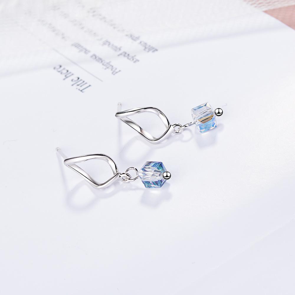 Wave Cube School Gift Fashion Zirconia Sparkling Classic Stud Earrings for Women Dazzling Female Elegant Accessories Timeless Jewelry