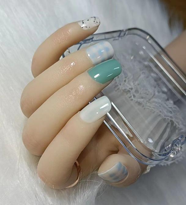 

Продвинутый французский маникюр с цветными блоками и горошком «кошачий глаз» - Элегантный, носибельный, милый и сделанный вручную короткий маникюр