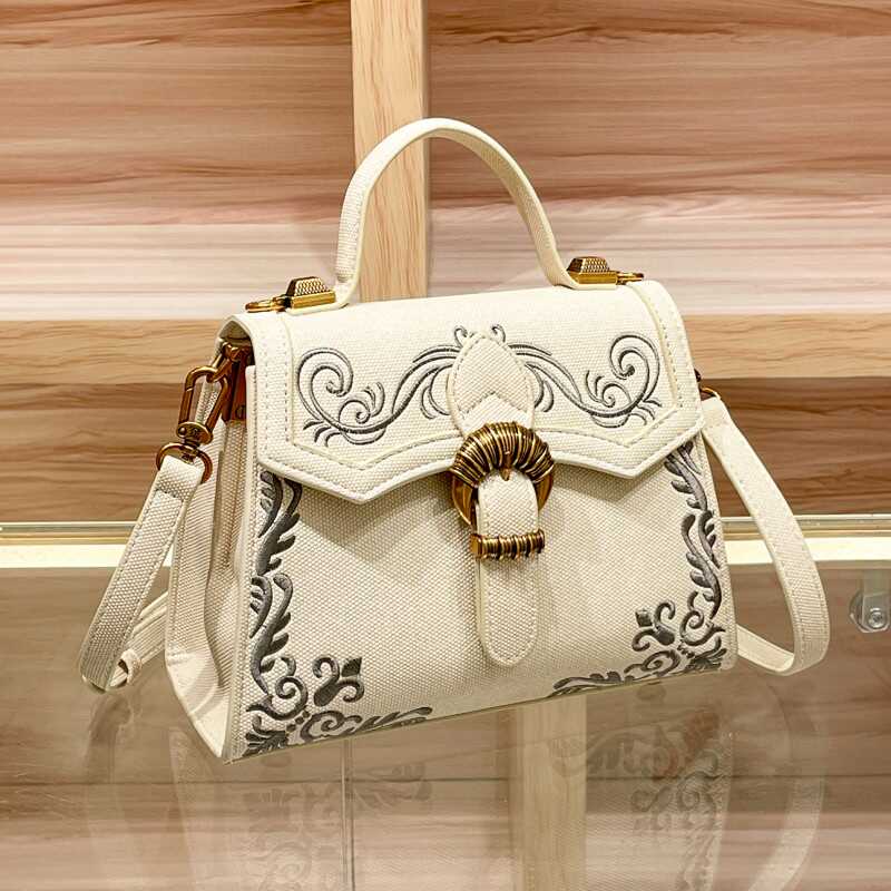 

Винтажная квадратная кожаная сумка для женщин, красивая цветочная вышивка, сумка на плечо для вечеринки, высокое качество, новая мода