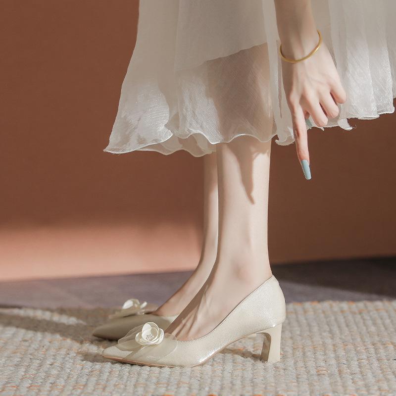Camellia Wedding Shoes Women's Thick Heels Are Not Tired, Shallow Mouth Pointed Head Elegant Engagement High Heels Can Be Worn Daily In Autumn
