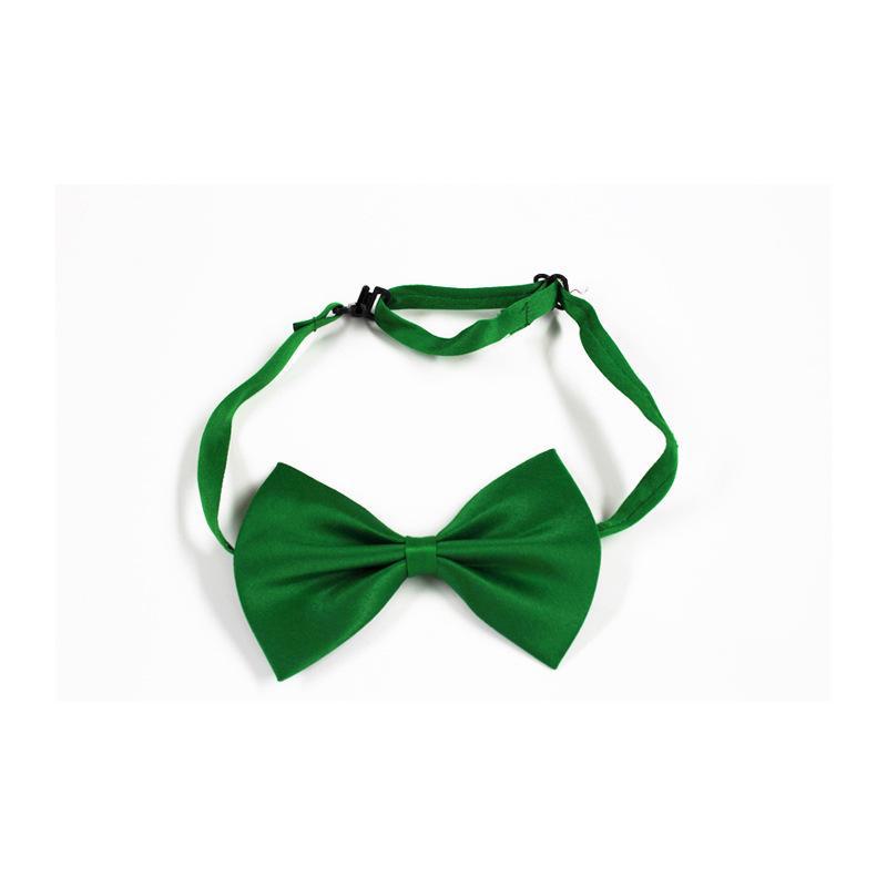 Pánský černý oblek s motýlkem pro sbor, svatby a speciální události