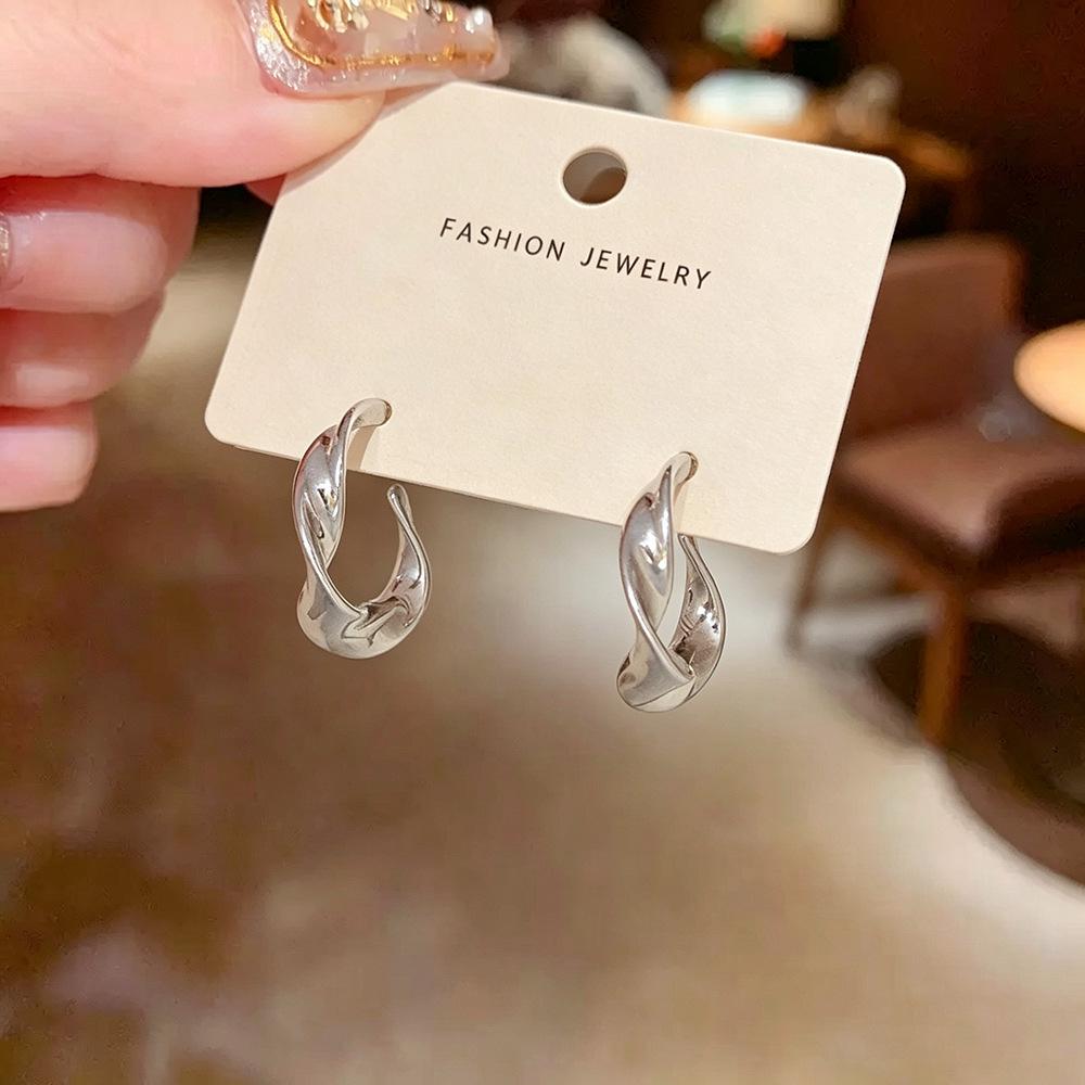 Sophisticated Geometric Spiral C-Shaped Earrings for Women: Luxurious and Unique Design