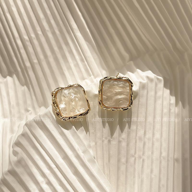 Exquisite Fashion Geometry Square Shell Stud Earring for Women Personality Gold Color Korea Earring Summer Beach Jewelry Gift