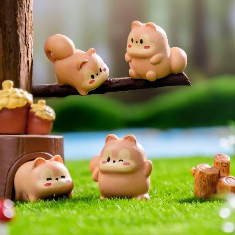 Adorable Forest Squirrel Resin Figurine For Creative Miniature Garden Decor