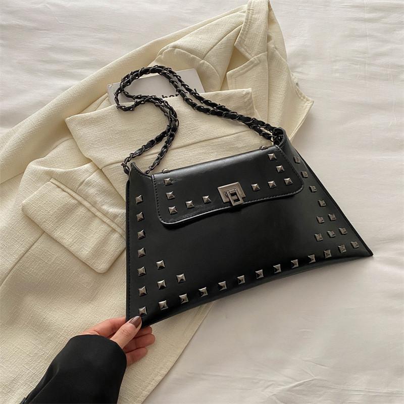 

Fashionable Retro Underarm Chain Crossbody Bag For Women With Soft Pu Material And Trendy Design чёрный
