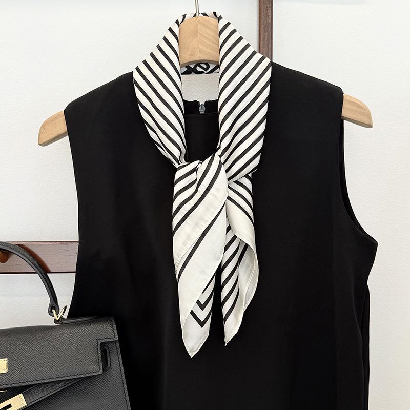 70 square scarves, new silk scarves, fashionable and versatile bags, tied hair scarves, headbands, neck protectors, scarves, shawls.