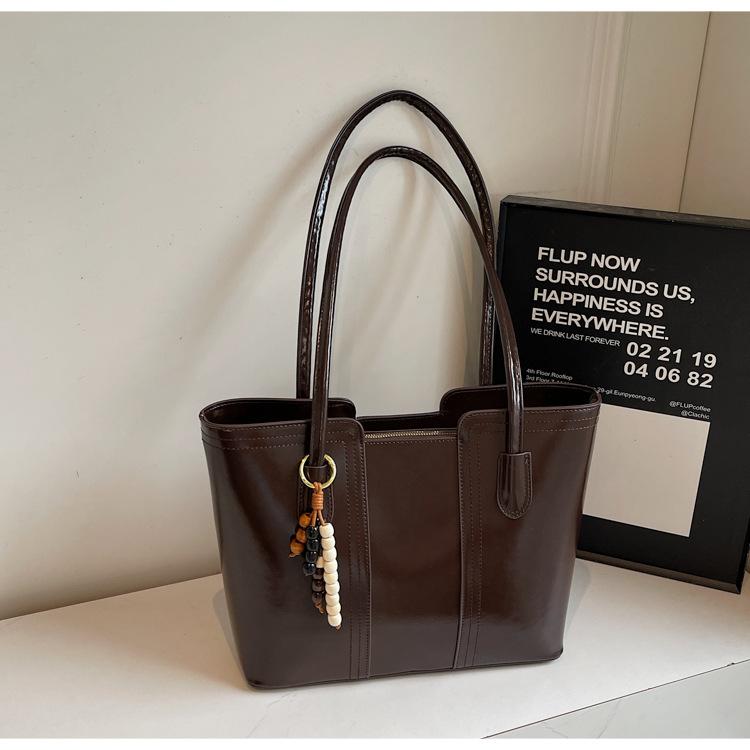 

Niche high-end sense large-capacity handbag bag 2025 new women s autumn and winter commuter shoulder bag fashion tote bag темно-коричневого