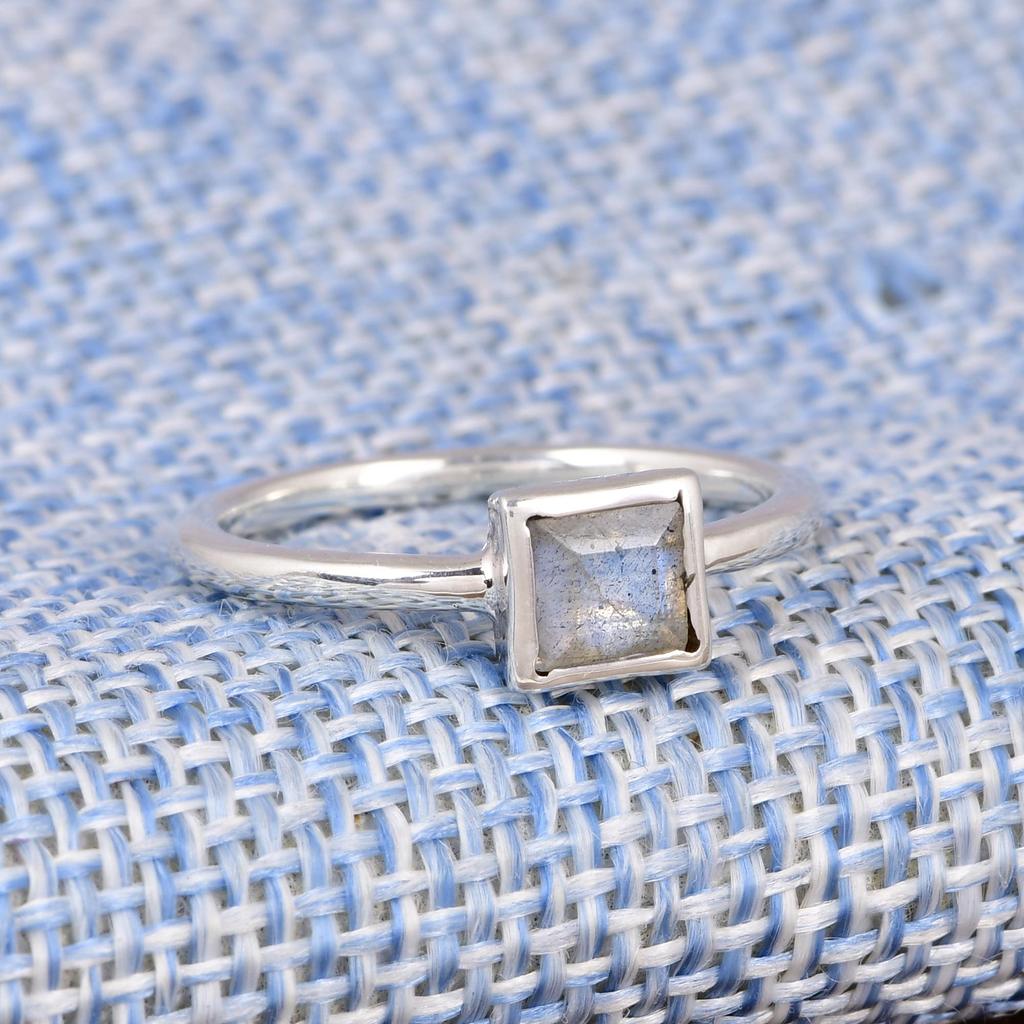 Minimalist Labradorite Square Ring – Natural Labradorite Gemstone Ring – Sterling Silver Stackable Ring – Handmade Dainty Jewelry – Gift for Her