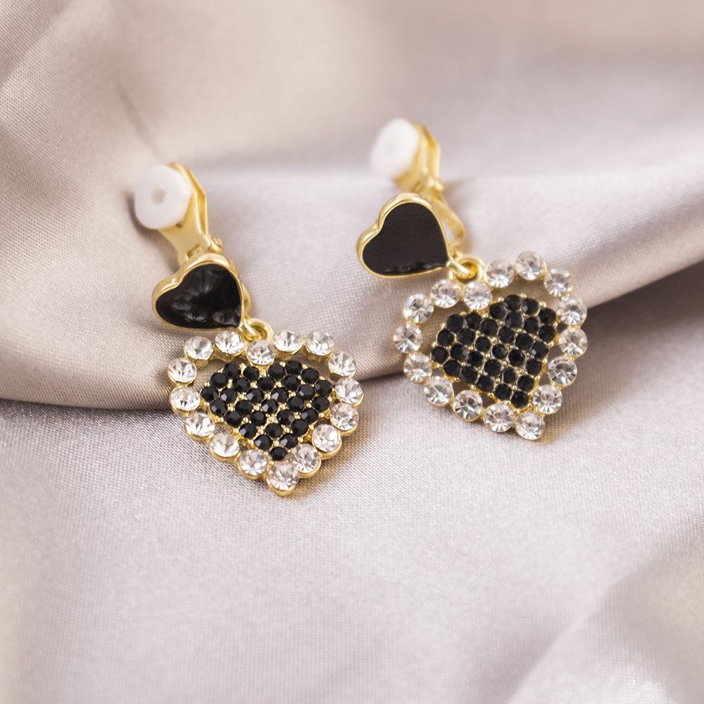 Elegant Clip-On Triangle Earrings for Non-Pierced Ears - Versatile, Light Luxury for Everyday Wear.