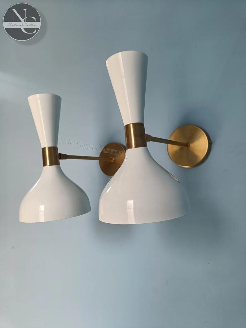 

Mid Century Brass Diabolo Wall Sconce Pair: Stilnovo Style Vanity Lights білий