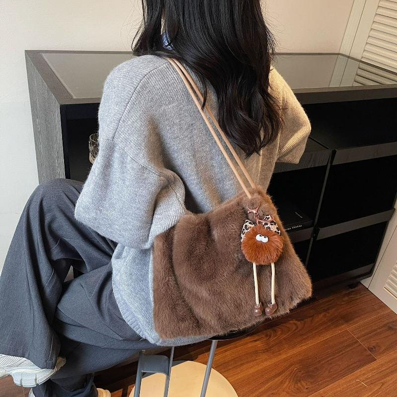 

New Luxury Hobo Bags Women Fluffy Shoulder Bag Fashi Relaxed Texture Plush Fabric Square Bag Winter Autumn Trendy коричневий