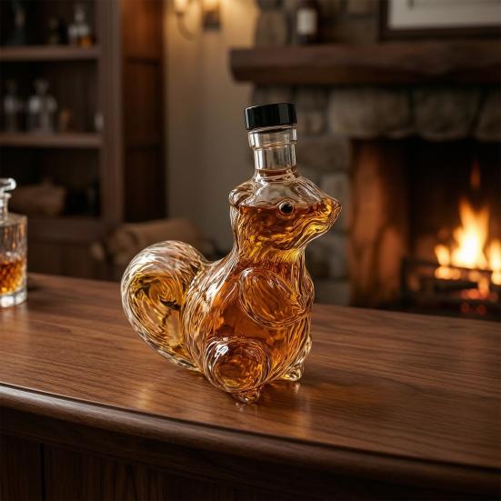 Squirrel Whiskey Decanter, Glass Animal Liquor Bottle with Stopper, Creative Wine Dispenser for Home Bar, Unique Gift for Whiskey Lovers