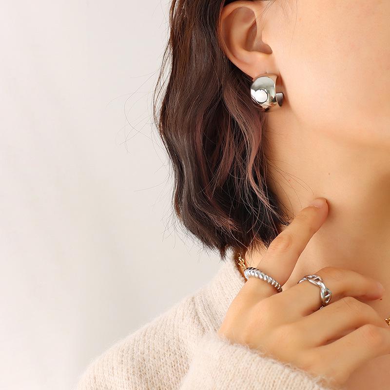 Elegant Geometric C-shaped Earrings: Retro Style, Non-fading Jewelry for Women