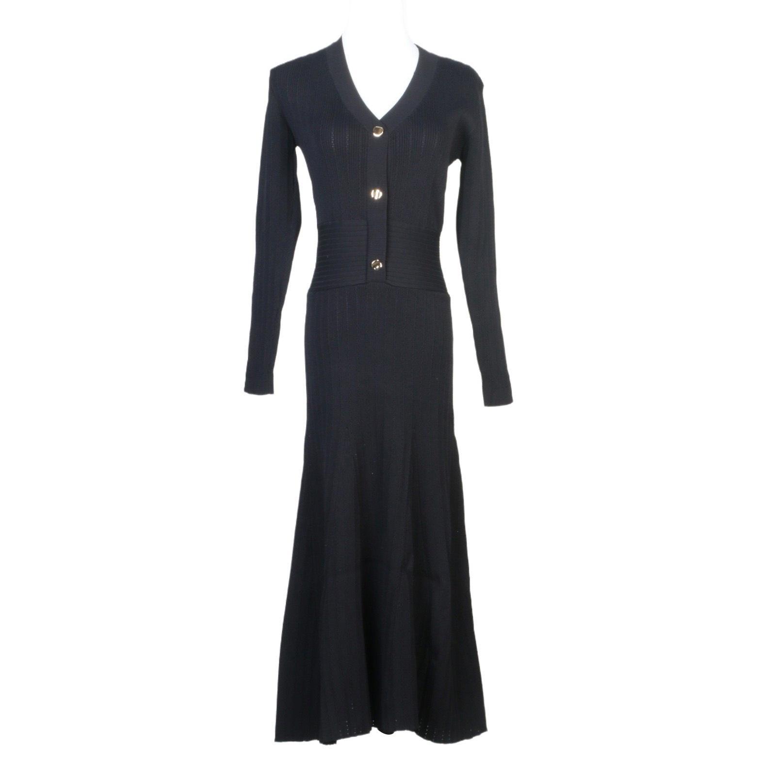 

Elegant French V-Neck Slim-Fit Over-The-Knee Knitted Dress for Autumn/Winter Small