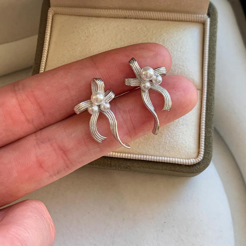 Elegant Bow Pearl Stud Earrings Delicate Cute Stylish Spring Summer Ear Accessories