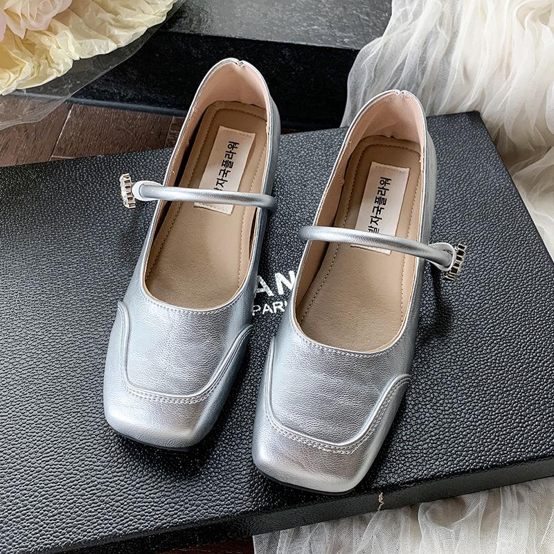 

French women s single shoes 2025 spring and autumn square head versatile thick heel with skirt gentle Mary Jane shoes temperament flat shoes 40 серебряный