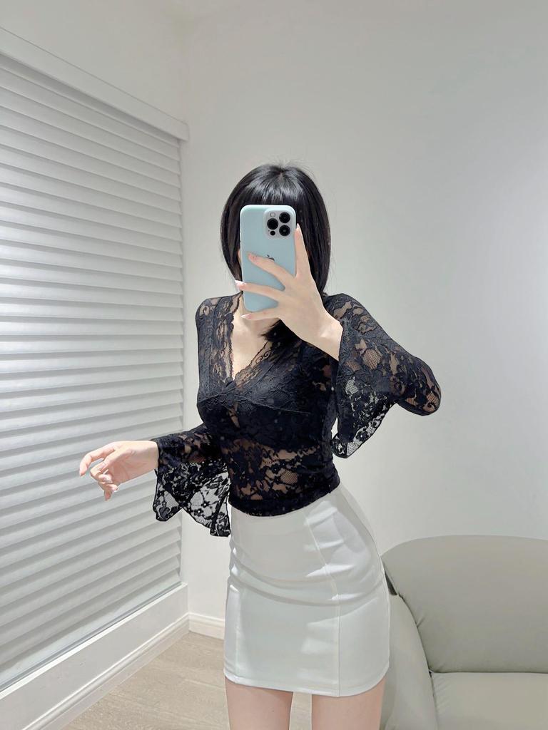 Stylish V-Neck Slim Lace Top: Women's Sexy Flared Long-Sleeve Shirt for Early Autumn