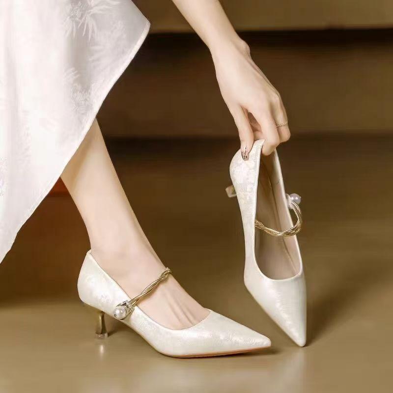 Temperament is not tired, skirt Mary Jane with single shoes, new French national style Chinese pointed high heels