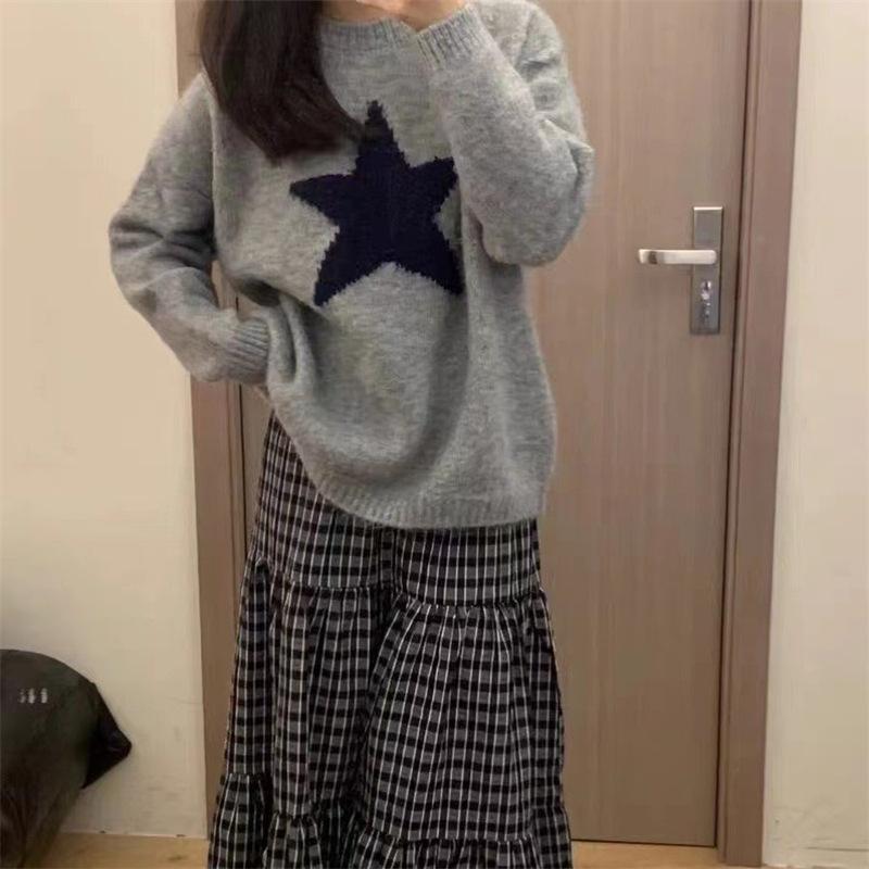 

Осенью и зимой новый пуловер с круглым вырезом и пятиконечной звездой, мягкий трикотажный свитер с длинными рукавами, свободный свитер корейской версии, женский топ для ленивого ветра one size fits all серый