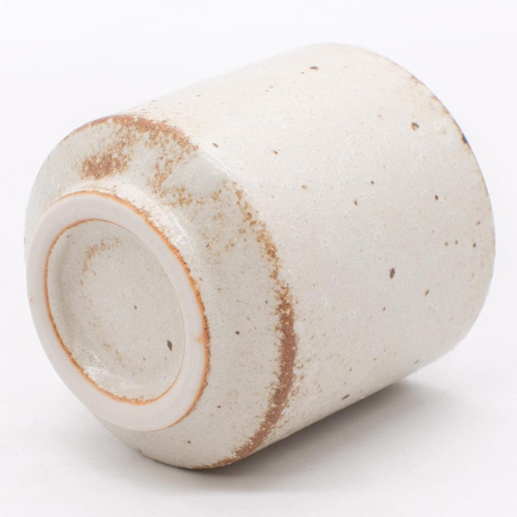 Mino Shino sake cup approximately 5cm in approximately 70ml ivory microwave and dishwasher made in ware, rust-colored glaze, straight-sided (guinomi),
