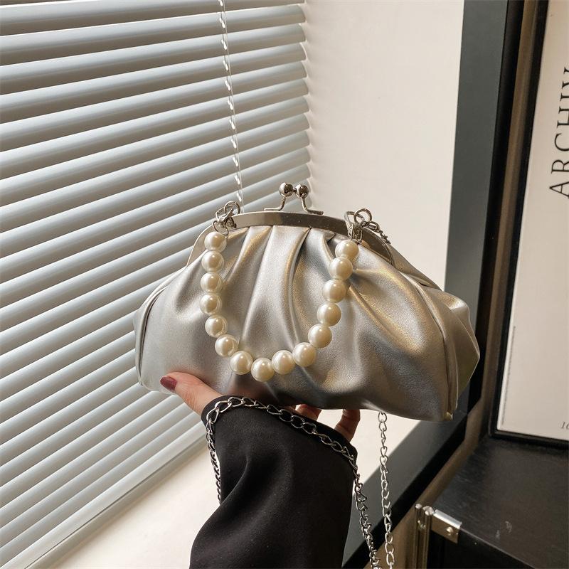 

Beautiful casual fashion trend beautiful pearl light luxury high-end texture temperament portable shoulder messenger bag women s bag серебряный