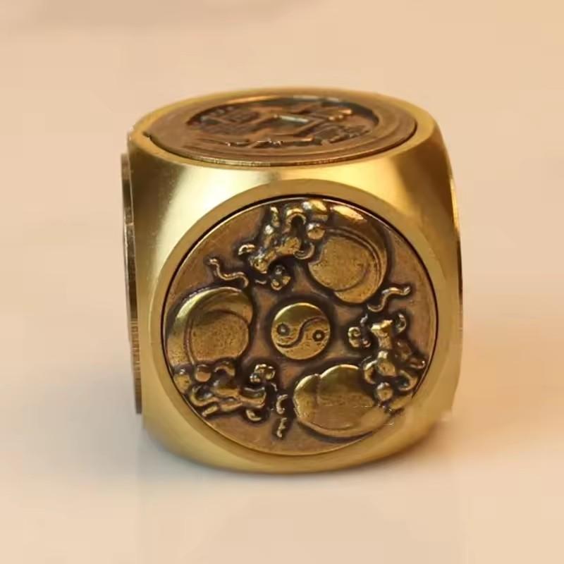 Moeda Giratória da Sorte de Seis Faces em Latão, Brinquedo Fidget, Ferramenta Sensorial para Foco e Alívio do Estresse, Presente de Fortuna Feng Shui para Adultos