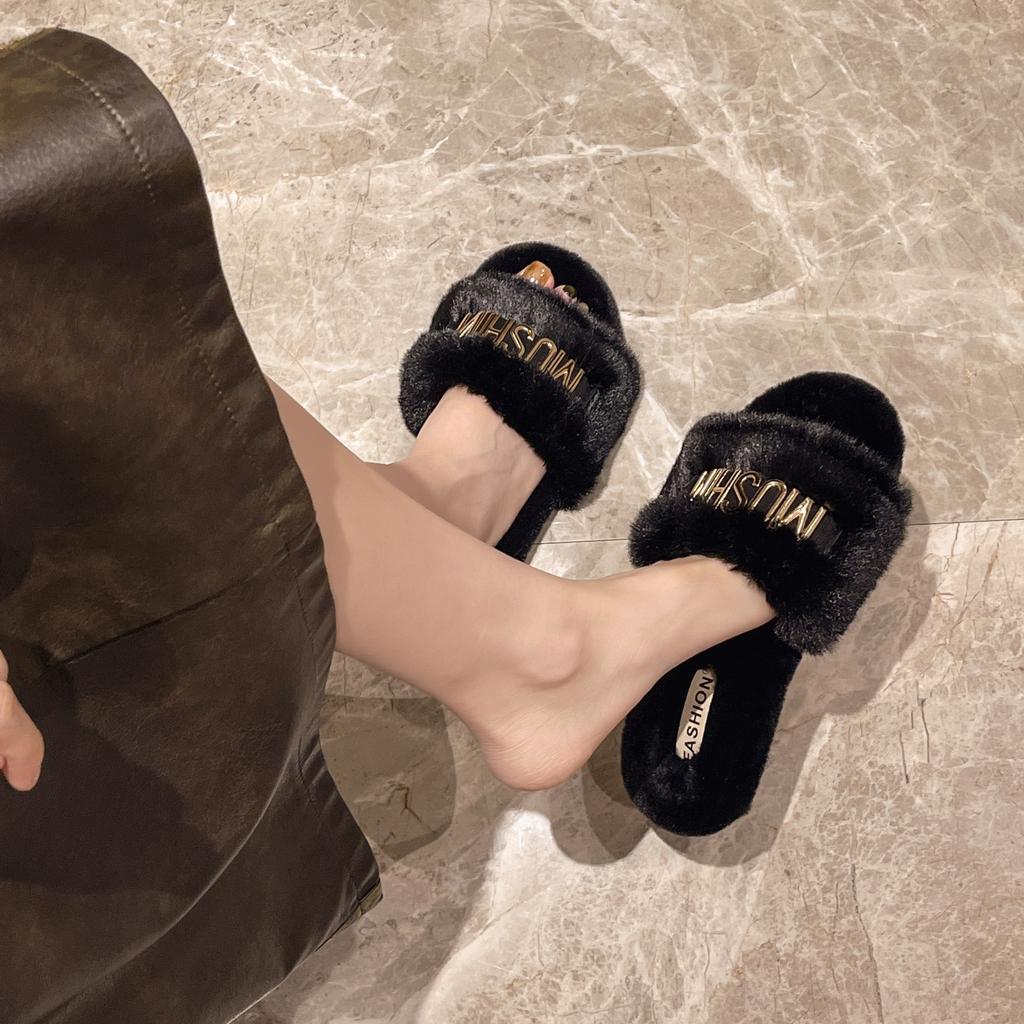 Large Size Women's Shoes 41-43 Fat Feet Oufan Flat-bottomed Fluffy Slippers for Women's Summer Outer Wear High-end Skirt One-word Drag