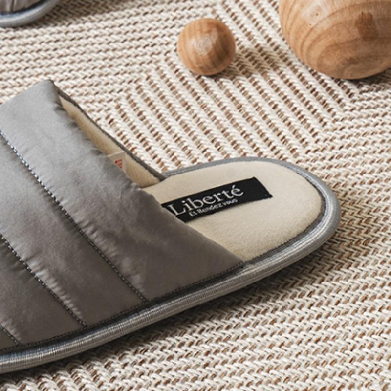 Daiso Saboți simpli căptușiți pentru living 220 240 mm Gri