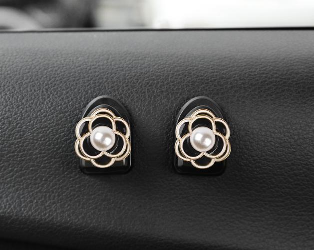 

Cartoon Car Seat Back Hooks Diamond Camellia Flowers Cute Bears Decoration Car Interior Storage Hook Handbag Hanging Holder Hook