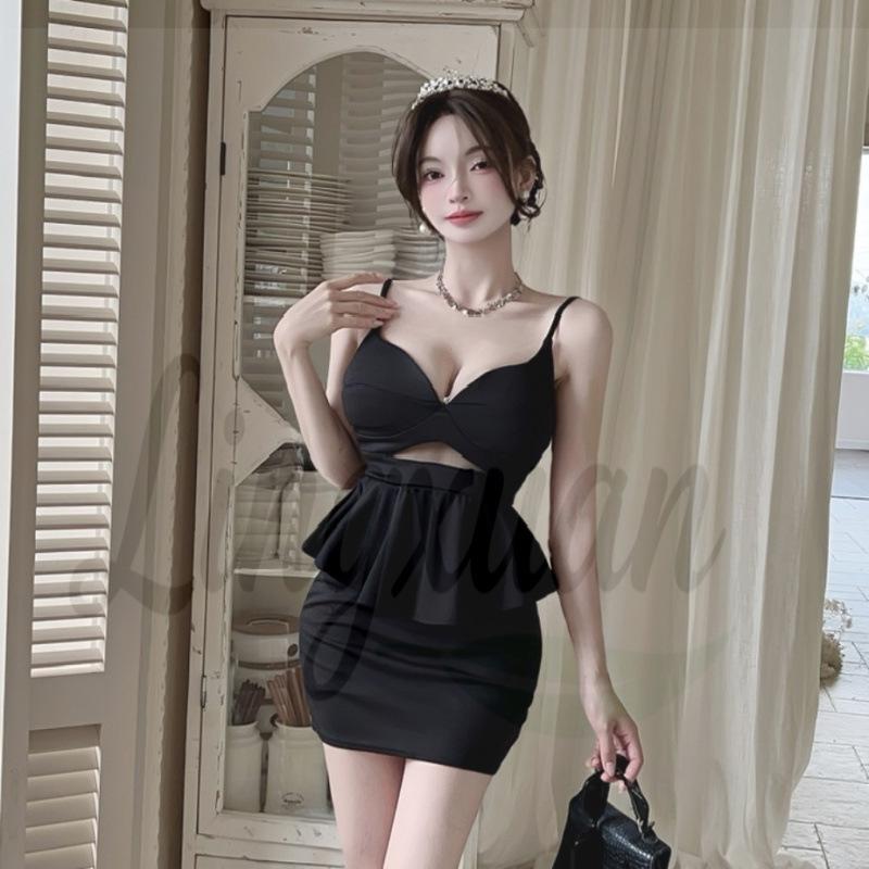 Chic V-Neck Camisole Dress - Slimming, Hip-Hugging, Belly Concealing, Short Skirt