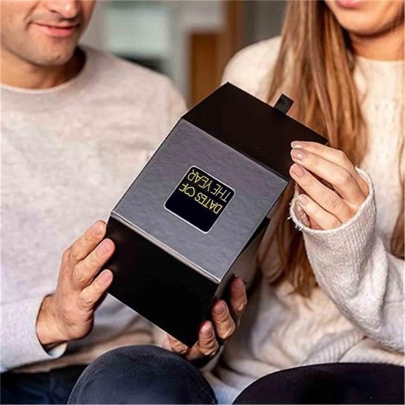 52 Nápadů na rande na celý rok pro páry Rande večer Dárek na Valentýna pro pár Romantici Výročí svatby Dárky pro páry