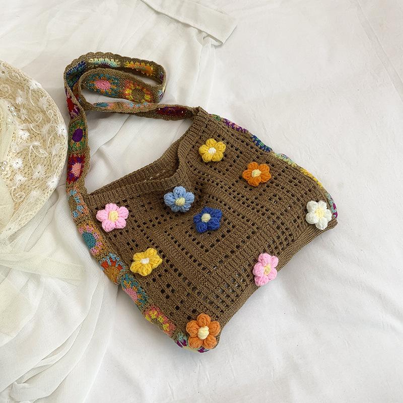 Summer ethnic style messenger bag women's 2025 new flower woven bag holiday large-capacity commuter tote bag