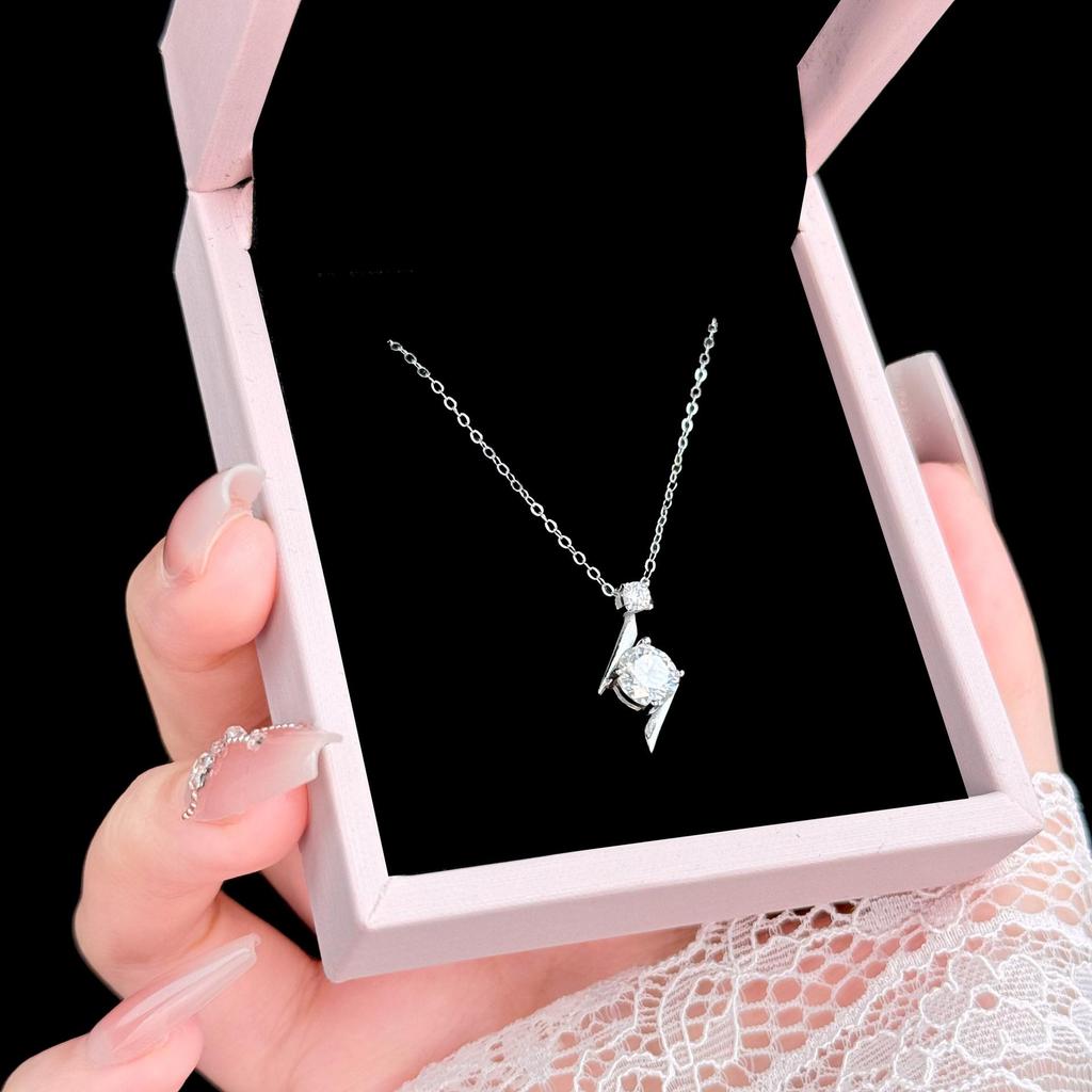 1CT S925 Sterling Silver Moissanite Necklace Lightning Star Pendant D VVS1 Ladies Exquisite Jewelry