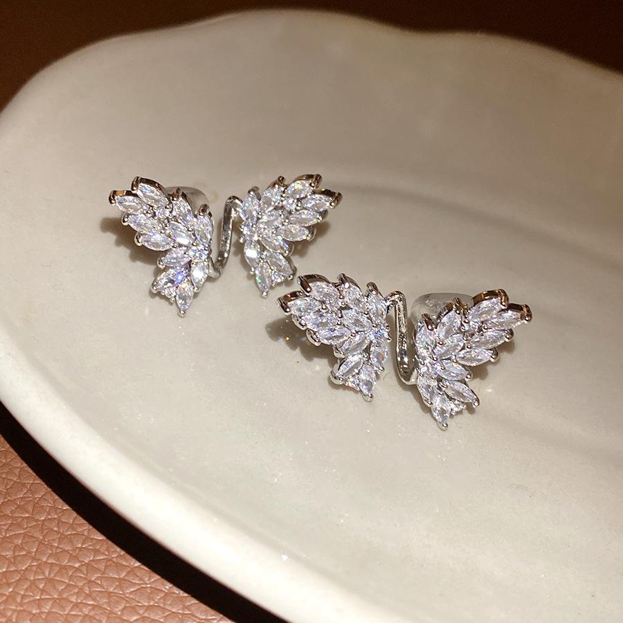 

Silver needle zircon bow earrings women s exquisite fashion temperament earrings light luxury high-end earrings design sense niche