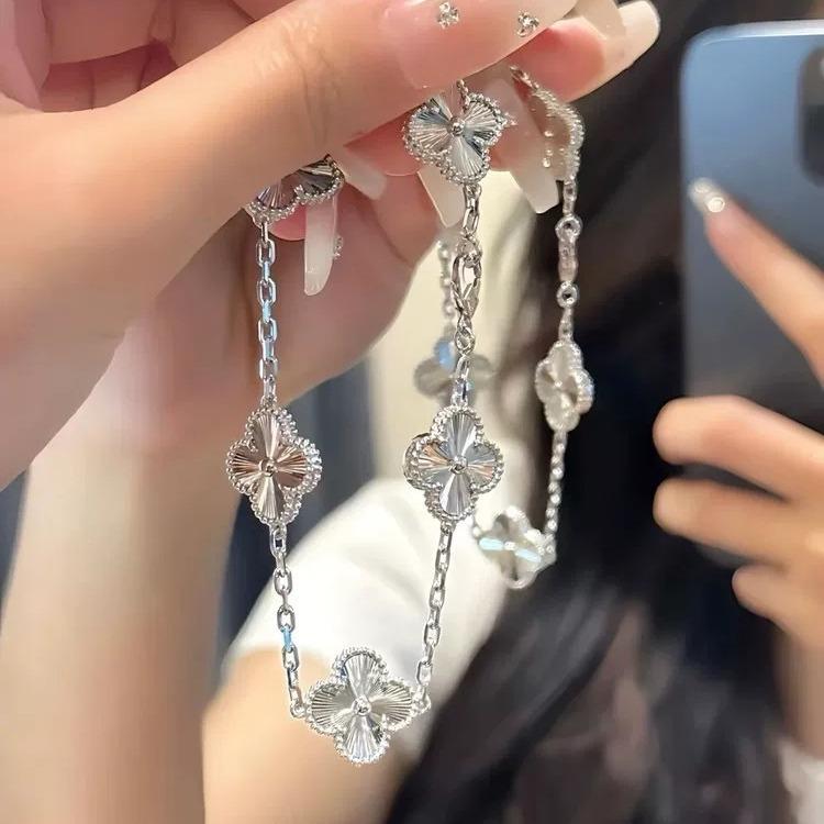 High-end Lucky Four-leaf Clover Bracelet Light Luxury High-end Temperament Hand Jewelry Fashion Design Jewelry