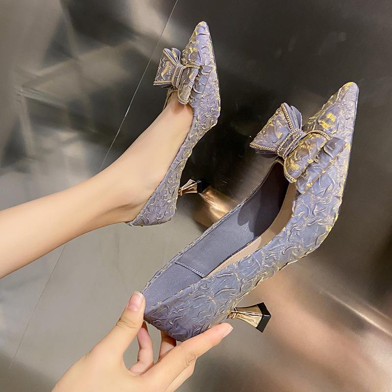 Schleifen-Weinglas und flache Einzel-Schuhe für Damen 2025 neue leichtmündige spitze High Heels koreanische Version Temperament flache Einzel-