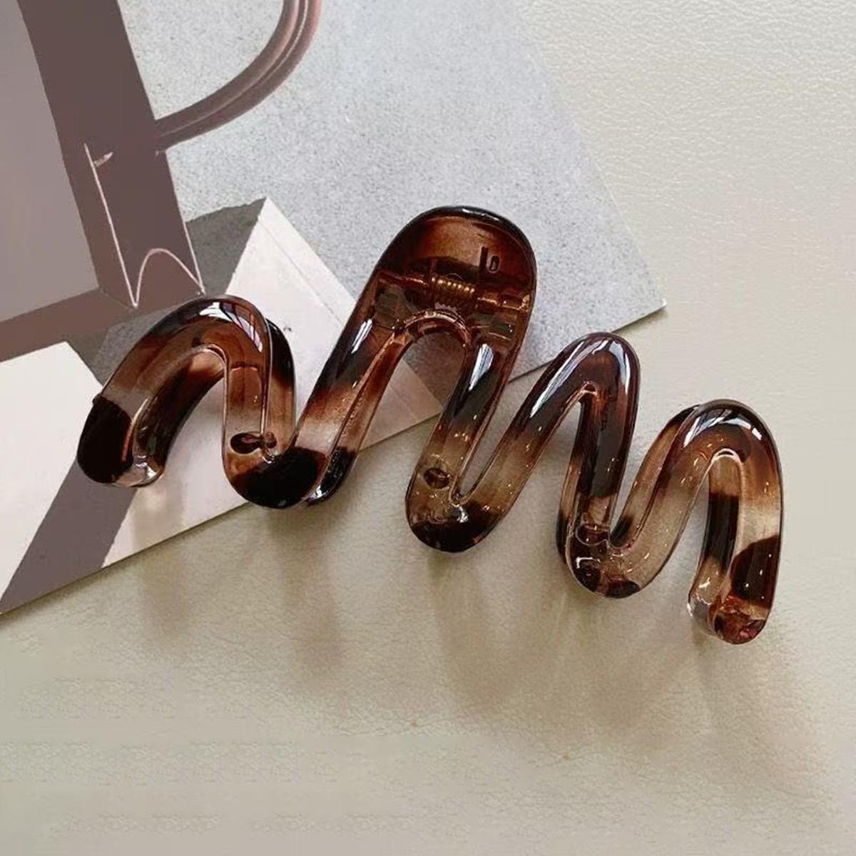 

1pc/2pcs Women s Y2K Wavy High Glossy Amber Brown 11cm/4.33in Large Lightweight Plastic Hair Clip, Elegant and Minimalistic