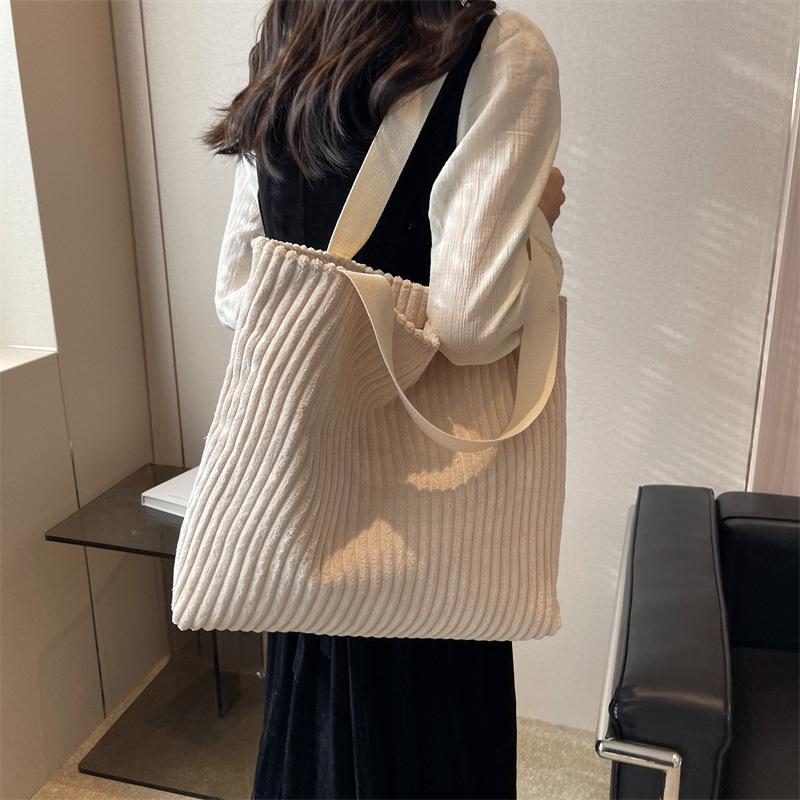 

A Simple and Casual Women s Bag for Urban White-collar Workers Commuting белый