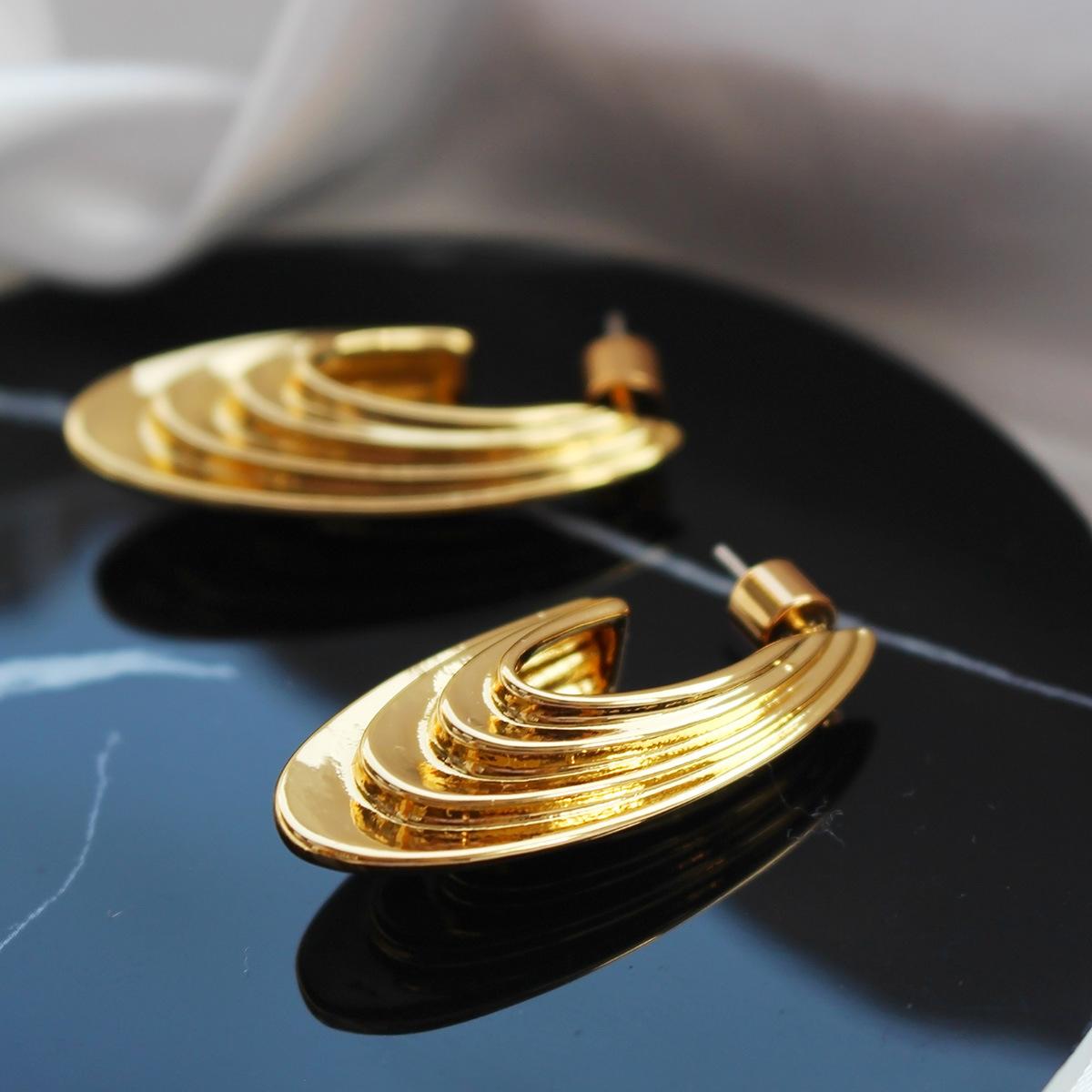 

Вертикальные полосы трехмерные преувеличенные модные серьги женские модные U-образные металлические серьги-гвоздики в форме ветра ювелирные изделия 644