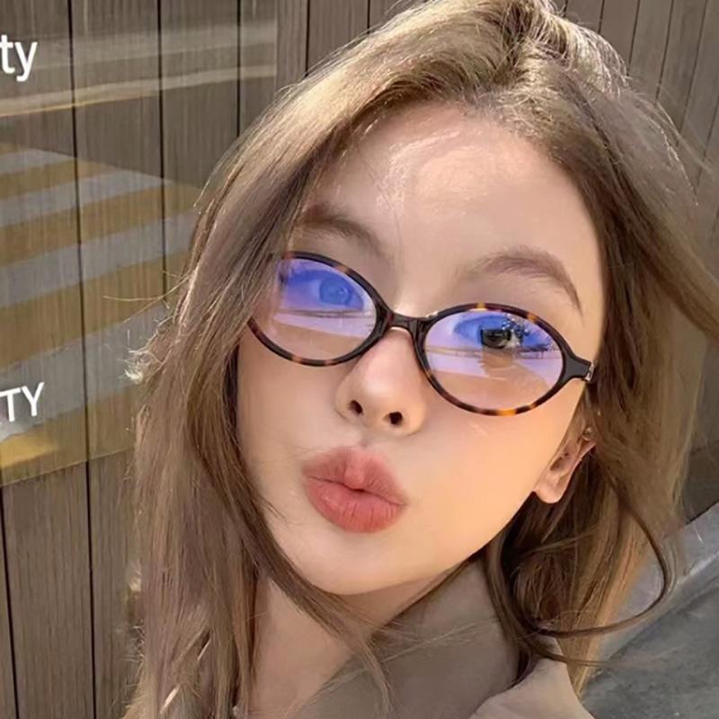 Y2K Small Oval Frame Sunglasses for Women Vintage Korean Plain Eyeglasses Eye Protection Fashion Leopard Sunglasses