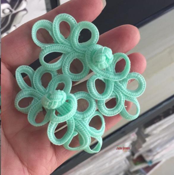 Handgefertigte fünfblättrige knopfartige Blumen für chinesische Retro-Tang-Anzüge und Cheongsam-Tanzkostüme für Kinder