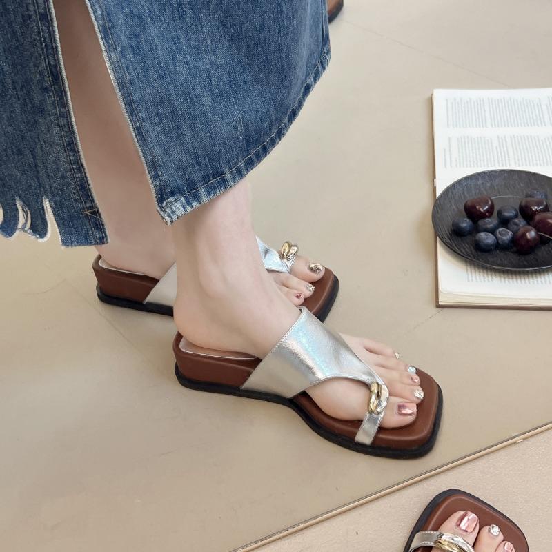 Mode Heißverkauf 2025 Neue Elegante Damen Sommer Sandale Strandstil Zehensandale Gummi Sohle Polyurethan Material Strand Schuhe