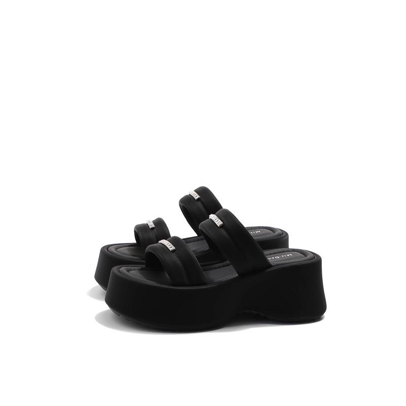 Height increase 7 thin thick-soled slippers for women's summer new models, fashionable bright diamond muffin sandals for women
