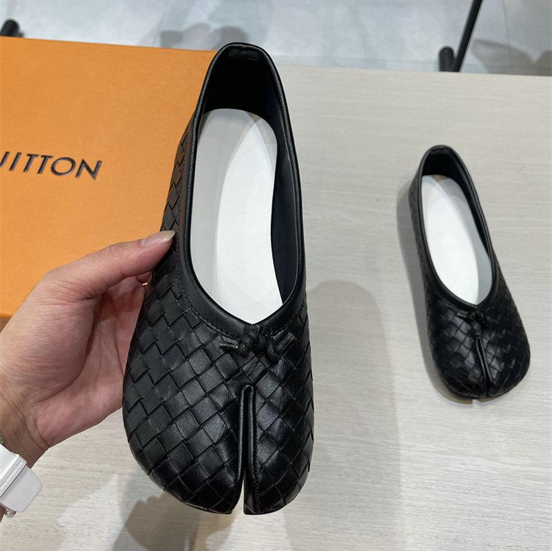 Fashion The New Autumn Braided Toe Flat Pig'S Hoof Shoes For Women Are The Korean Version Of The Versatile Ballet Single Shoes Trend