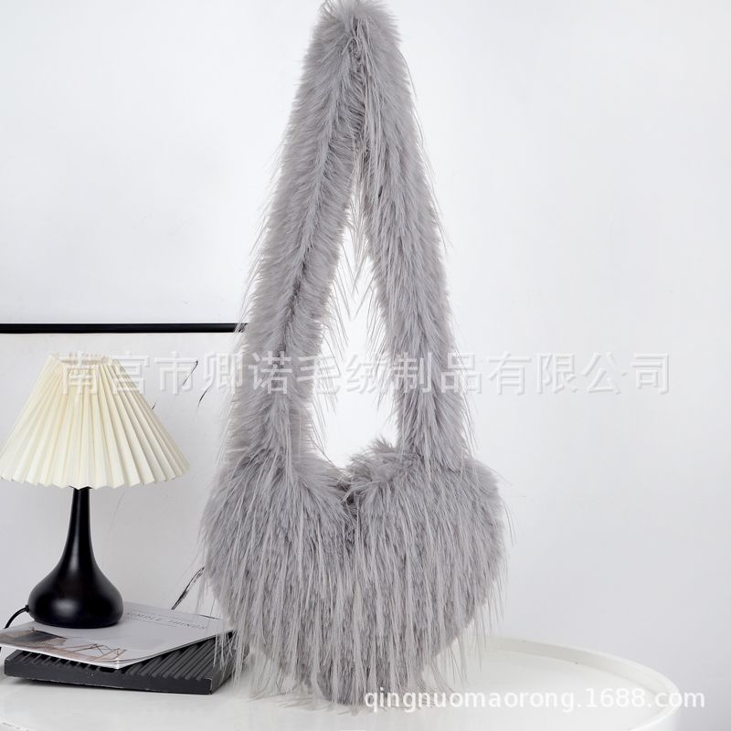 New Fringed Heart-shaped Fluff Bag Spice Girl Wind Heart-shaped Turkey Feather Messenger Bag Large-capacity Plush Shoulder Bag