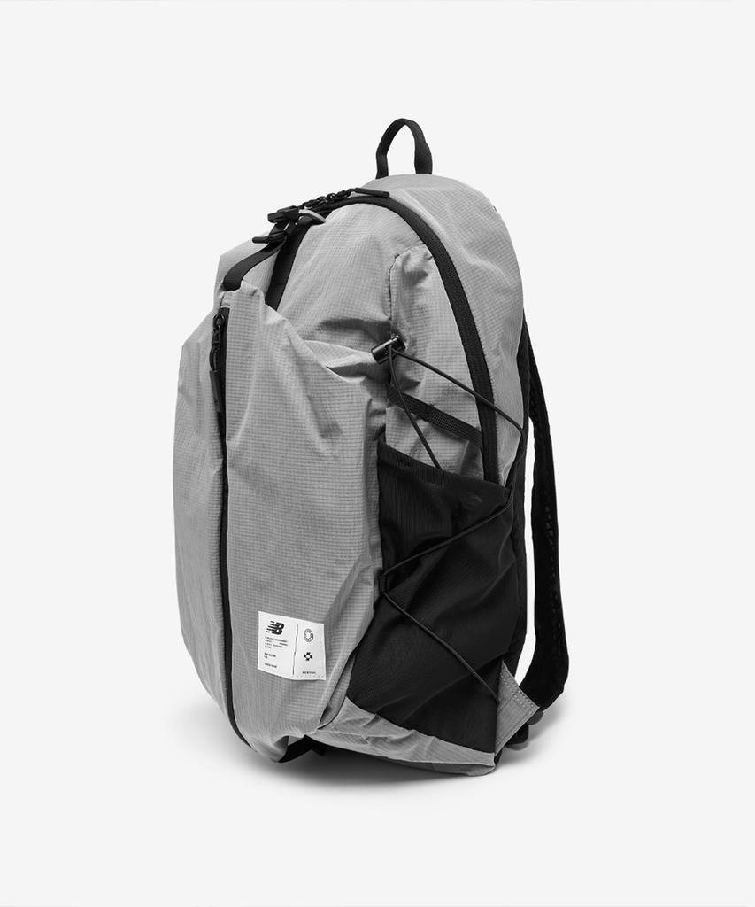 New Balance Nbgcgs1203 / Metallic Lightweight Backpack (Silver)