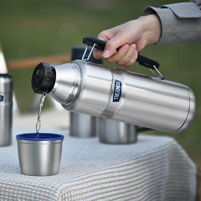 THERMOS Stainless Steel Vacuum Insulated Bottle